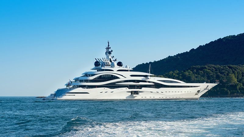 Aperahama 2022 yacht for luxury yacht charter